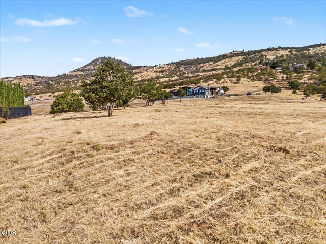 5645 Springview Court, Medford, OR 97504