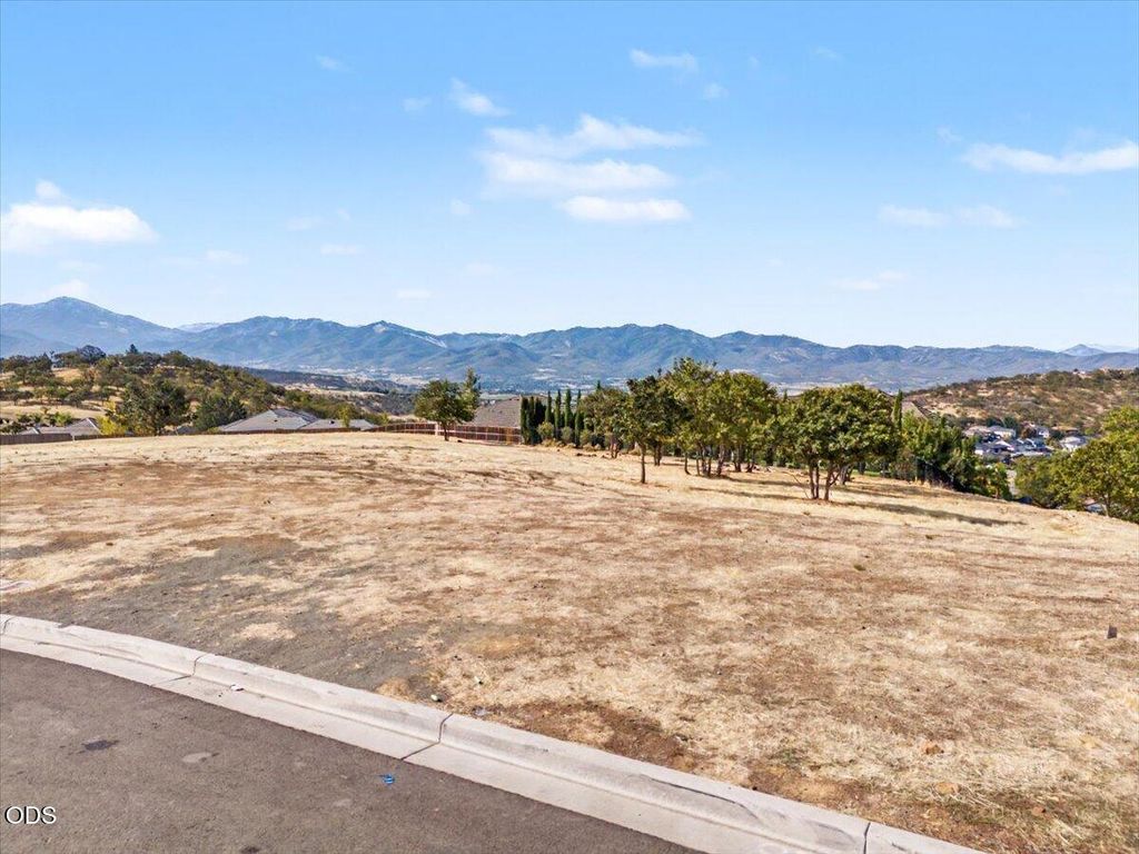 5645 Springview Court, Medford, OR 97504