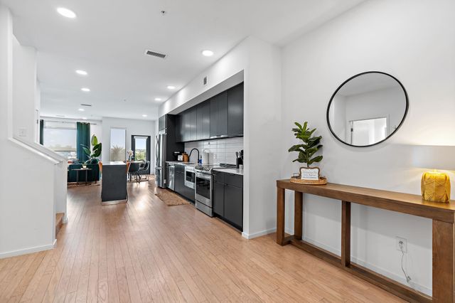 700 1st Ave N Apt 504, Nashville, TN 37201