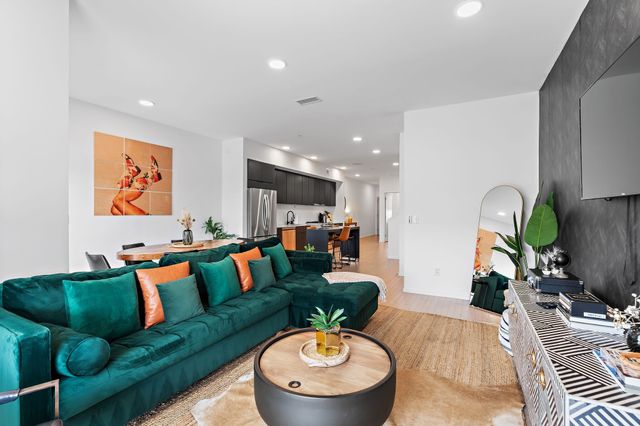 700 1st Ave N Apt 504, Nashville, TN 37201