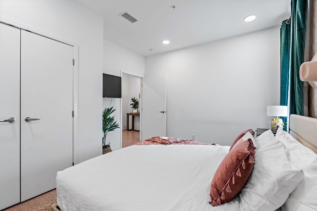 700 1st Ave N Apt 504, Nashville, TN 37201