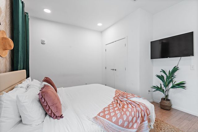 700 1st Ave N Apt 504, Nashville, TN 37201