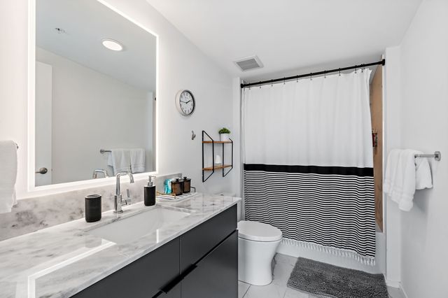 700 1st Ave N Apt 504, Nashville, TN 37201