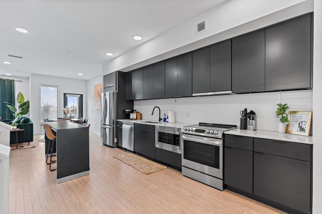 700 1st Ave N Apt 504, Nashville, TN 37201