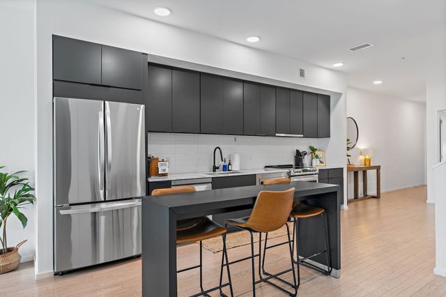 700 1st Ave N Apt 504, Nashville, TN 37201