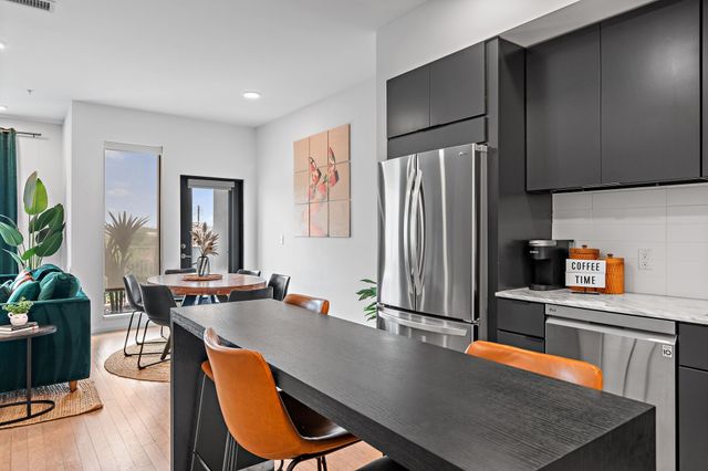 700 1st Ave N Apt 504, Nashville, TN 37201