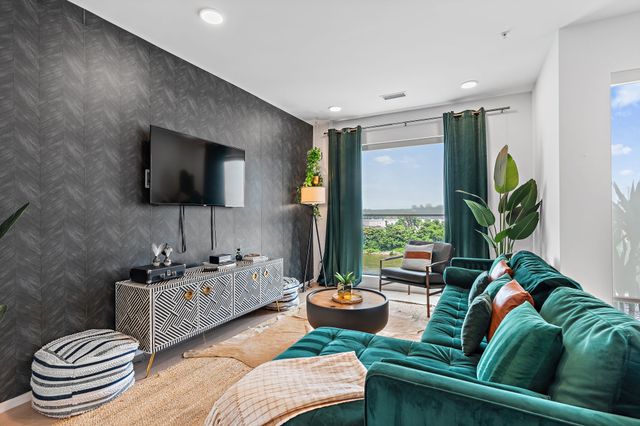 700 1st Ave N Apt 504, Nashville, TN 37201