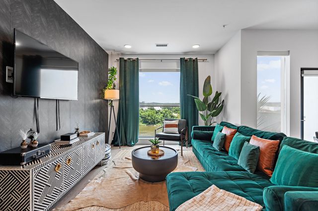 700 1st Ave N Apt 504, Nashville, TN 37201