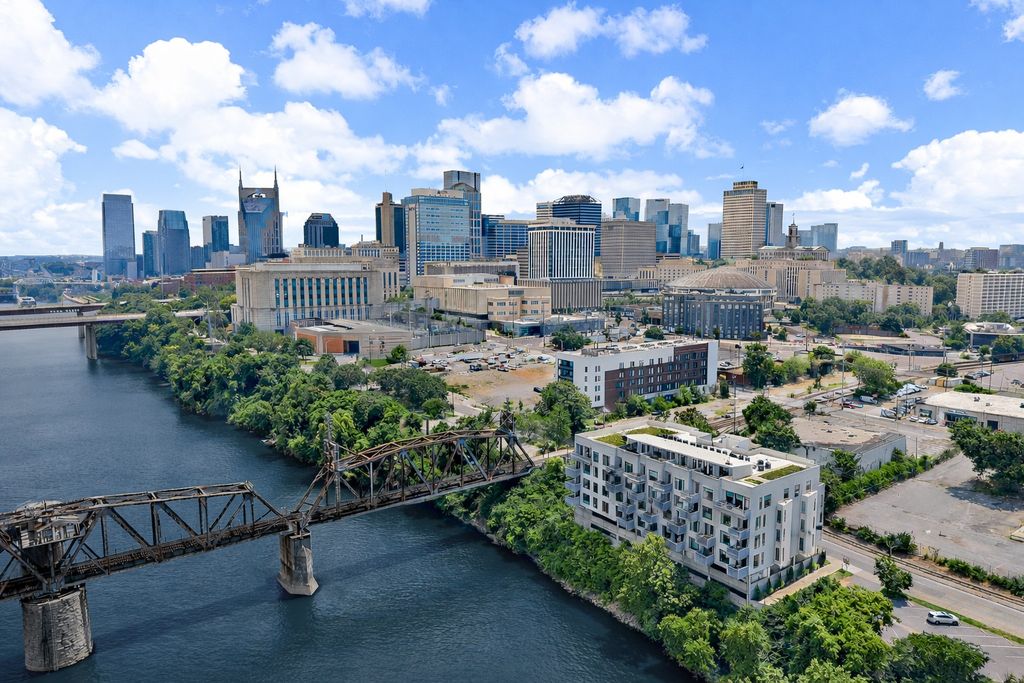 700 1st Ave N Apt 504, Nashville, TN 37201