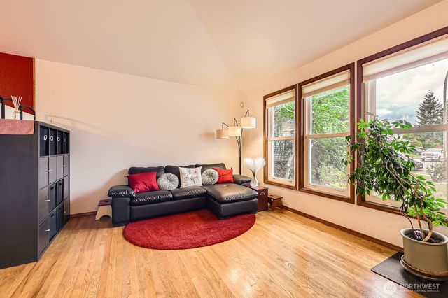 929 224th Avenue NE, Sammamish, WA 98074