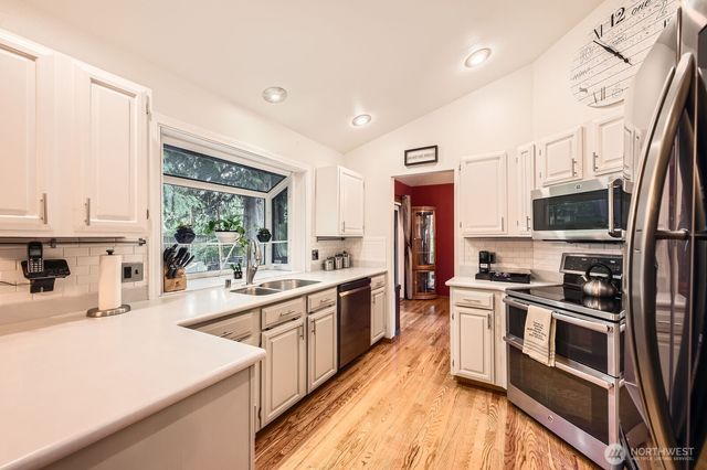 929 224th Avenue NE, Sammamish, WA 98074