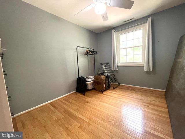 246 COMMONS DR NW, Vienna, VA 22180