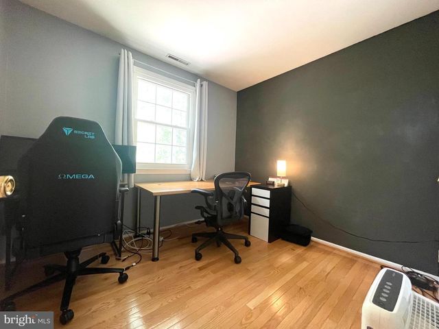 246 COMMONS DR NW, Vienna, VA 22180