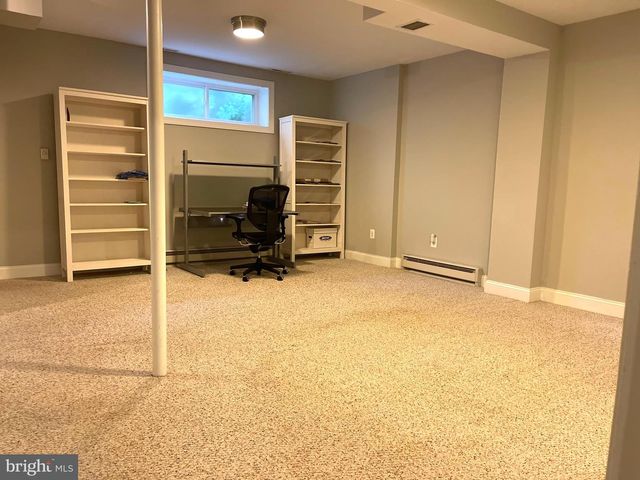 246 COMMONS DR NW, Vienna, VA 22180