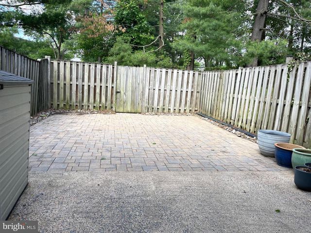 246 COMMONS DR NW, Vienna, VA 22180