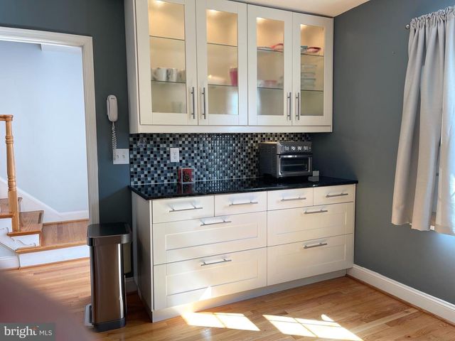 246 COMMONS DR NW, Vienna, VA 22180