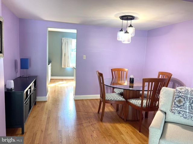 246 COMMONS DR NW, Vienna, VA 22180