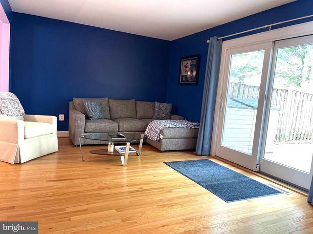 246 COMMONS DR NW, Vienna, VA 22180