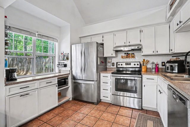 5918 Colchester Dr, Hermitage, TN 37076