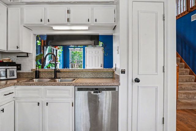 5918 Colchester Dr, Hermitage, TN 37076