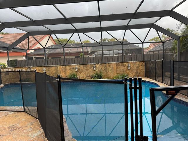 1838 NW 93rd Ter, Plantation, FL 33322