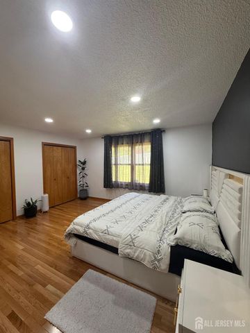 8 Teaberry Drive, Edison, NJ 08820