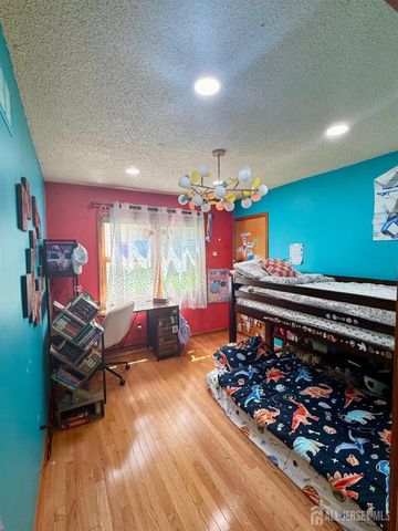 8 Teaberry Drive, Edison, NJ 08820