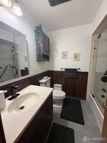 8 Teaberry Drive, Edison, NJ 08820