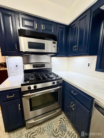 8 Teaberry Drive, Edison, NJ 08820