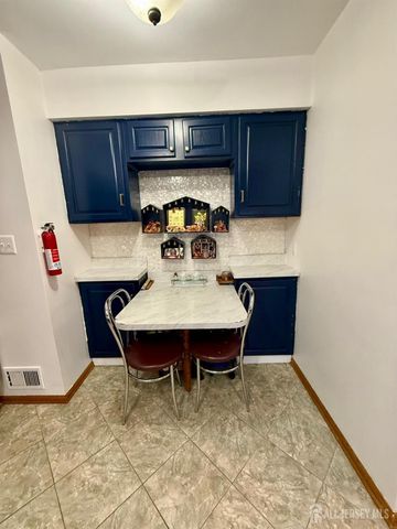 8 Teaberry Drive, Edison, NJ 08820