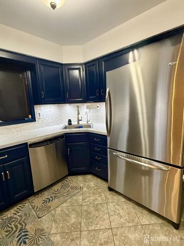 8 Teaberry Drive, Edison, NJ 08820