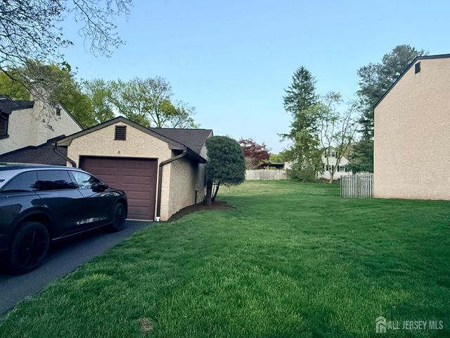 8 Teaberry Drive, Edison, NJ 08820