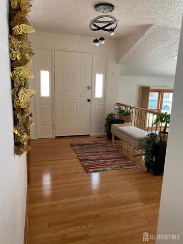 8 Teaberry Drive, Edison, NJ 08820