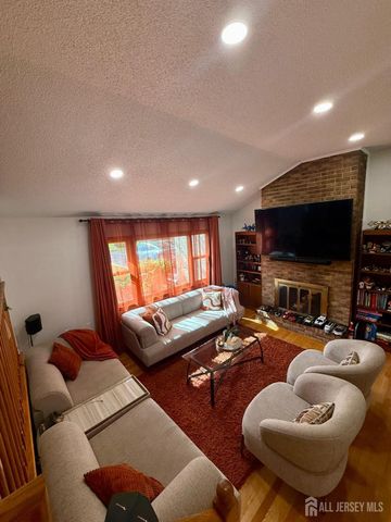 8 Teaberry Drive, Edison, NJ 08820