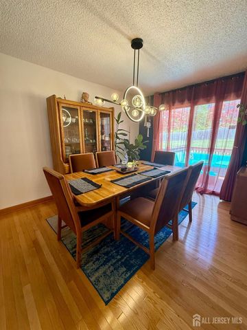 8 Teaberry Drive, Edison, NJ 08820