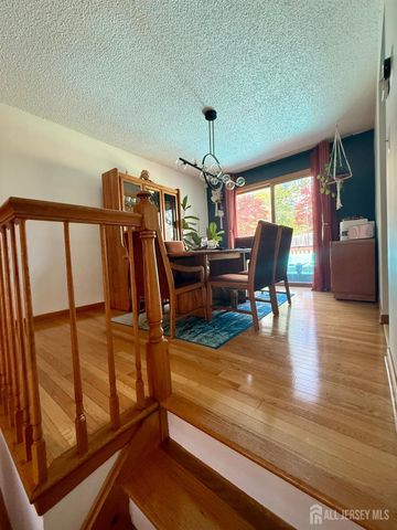 8 Teaberry Drive, Edison, NJ 08820