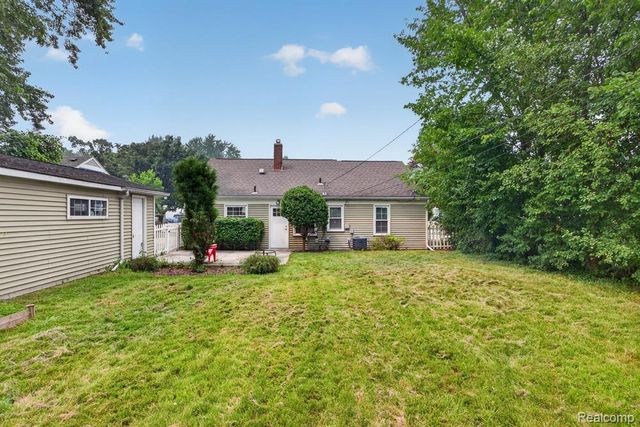 4427 W 14 MILE Road, Royal Oak, MI 48073