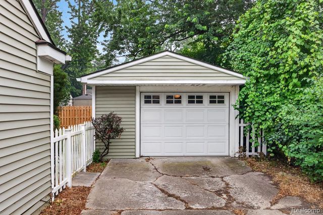 4427 W 14 MILE Road, Royal Oak, MI 48073