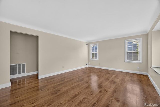 4427 W 14 MILE Road, Royal Oak, MI 48073