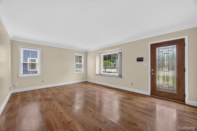 4427 W 14 MILE Road, Royal Oak, MI 48073