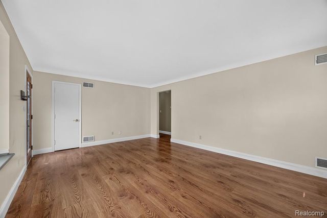 4427 W 14 MILE Road, Royal Oak, MI 48073
