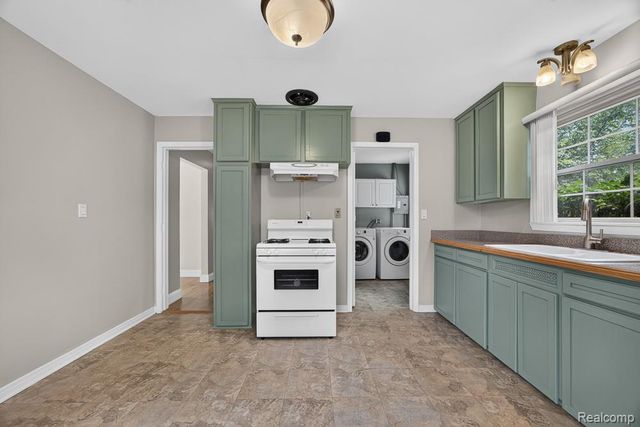 4427 W 14 MILE Road, Royal Oak, MI 48073