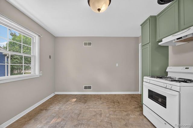 4427 W 14 MILE Road, Royal Oak, MI 48073