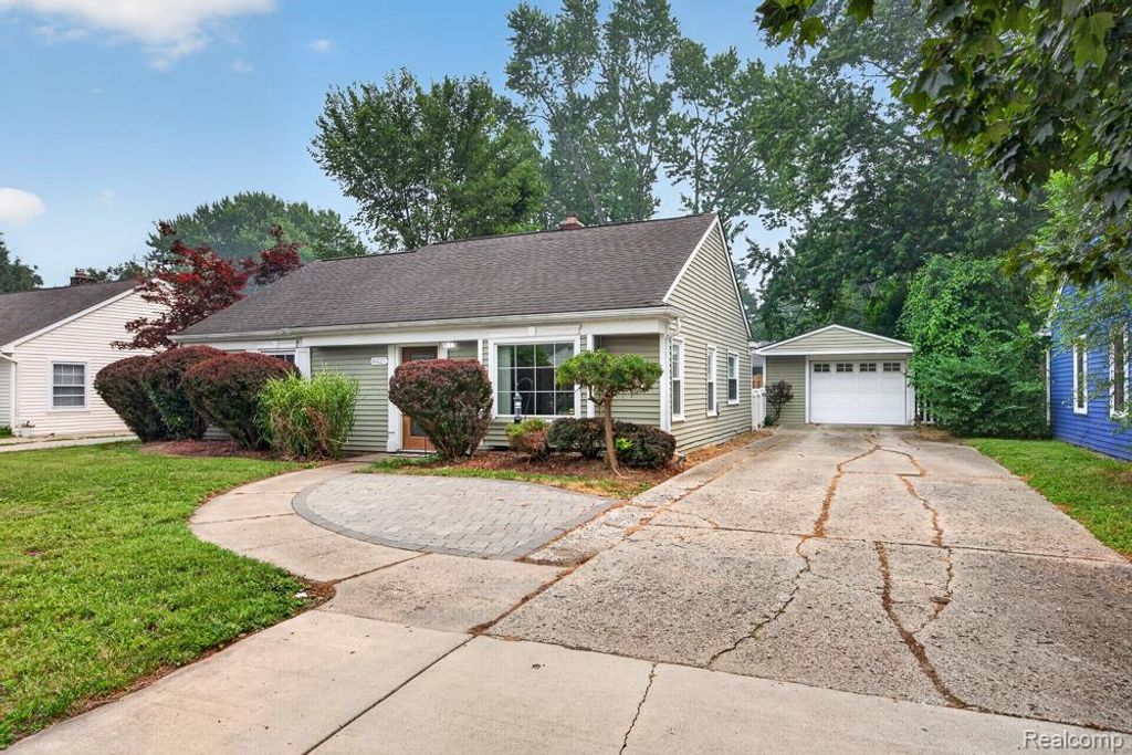 4427 W 14 MILE Road, Royal Oak, MI 48073