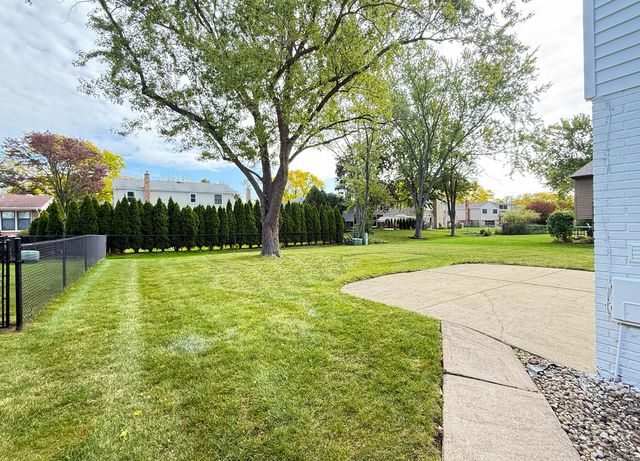 3103 N Wilshire Lane, Arlington Heights, IL 60004