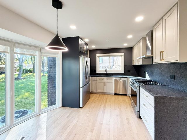 3103 N Wilshire Lane, Arlington Heights, IL 60004