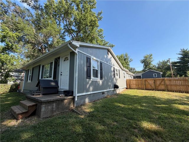 113 Elm Street, Buckner, MO 64016