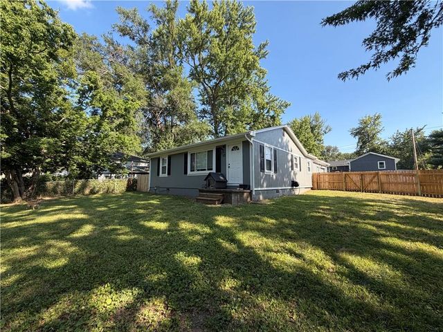 113 Elm Street, Buckner, MO 64016