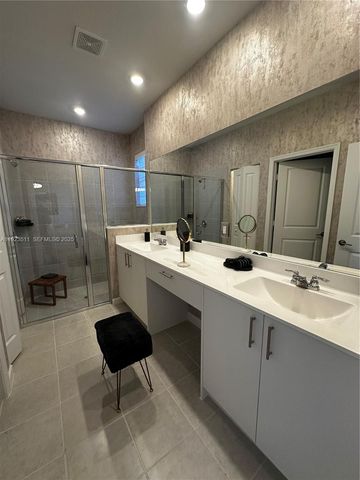 2288 SE 30th St 1, Homestead, FL 33035