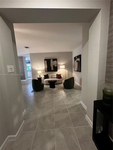 2288 SE 30th St 1, Homestead, FL 33035